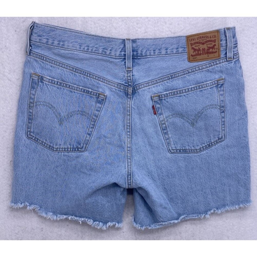 Levi's 501 Women Distressed Cutoff Shorts Light Wash Denim Jeans Button Fly W32 - Picture 2 of 12